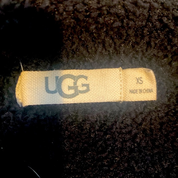 UGG chenille sweater size xs (fits more like a sm/med) very soft - Picture 3 of 3